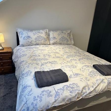 Luton Home Near Airport Private & Shared Bathroom Option ภายนอก รูปภาพ