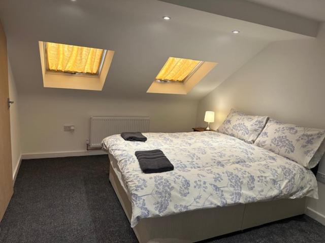 Luton Home Near Airport Private & Shared Bathroom Option ภายนอก รูปภาพ