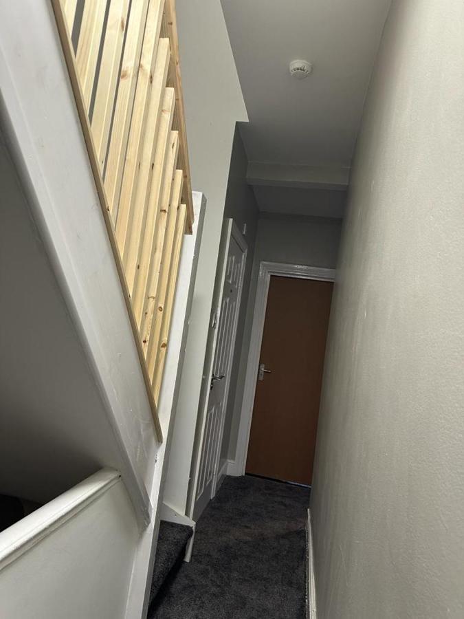 Luton Home Near Airport Private & Shared Bathroom Option ภายนอก รูปภาพ