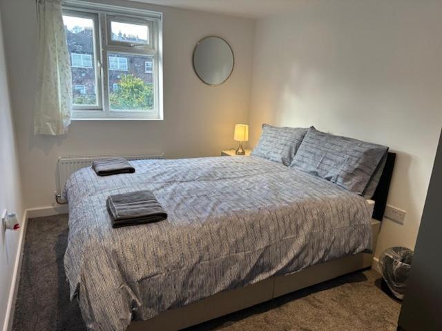 Luton Home Near Airport Private & Shared Bathroom Option ภายนอก รูปภาพ