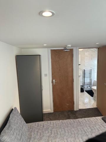 Luton Home Near Airport Private & Shared Bathroom Option ภายนอก รูปภาพ